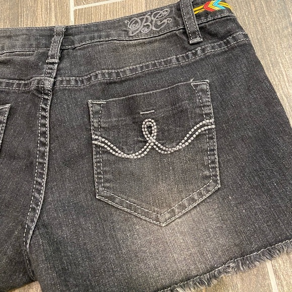 Bubblegum Distressed Raw Hem Embroidered Shorts - Picture 5 of 8